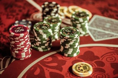 Blackjack table with dealer and players online